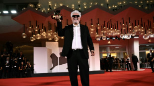 Tras rodar en inglés, Pedro Almodóvar vuelve al español con "Amarga Navidad"