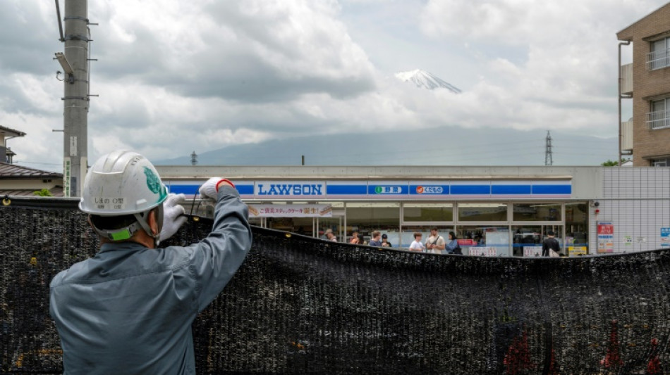 Cortina que impedia vis&atilde;o do Monte Fuji &eacute; perfurada no Jap&atilde;o