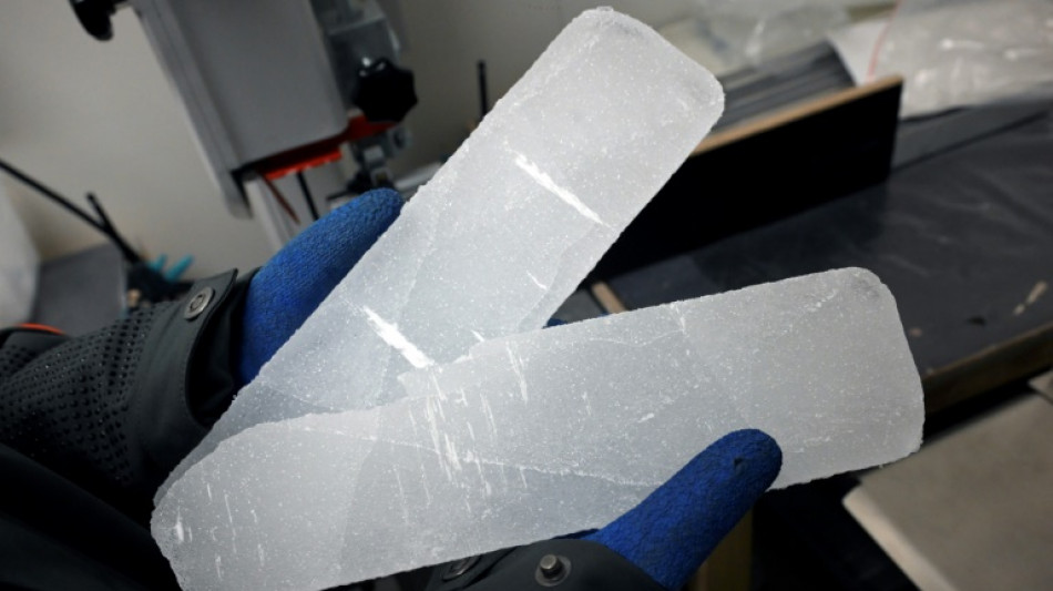 Em laboratório de Bruxelas, cientistas estudam gelo em busca de pistas climáticas