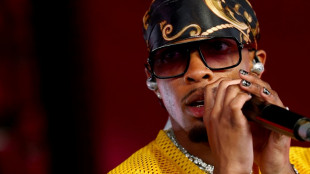 Corpo em decomposição é encontrado no Tesla de rapper americano em Hollywood