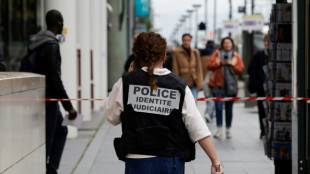 Pol&iacute;cia atira em mulher que fazia 'amea&ccedil;as' em esta&ccedil;&atilde;o em Paris