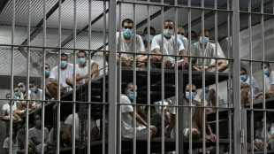 CBS &eacute; acusada de 'censura corporativa' ap&oacute;s barrar reportagem sobre pris&atilde;o de El Salvador