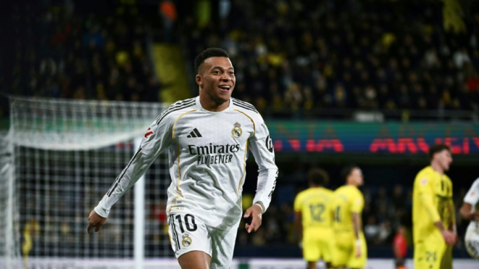 Com 2 de Mbapp&eacute;, Real Madrid vence Villarreal e ultrapassa Barcelona no Espanhol