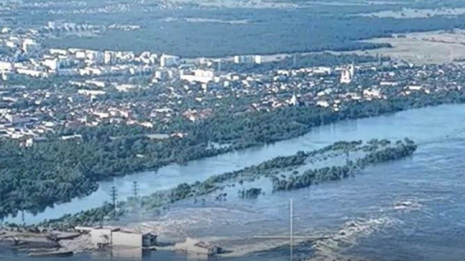&Uuml;berflutung und Evakuierungen nach Zerst&ouml;rung des Kachowka-Staudamms in Ukraine