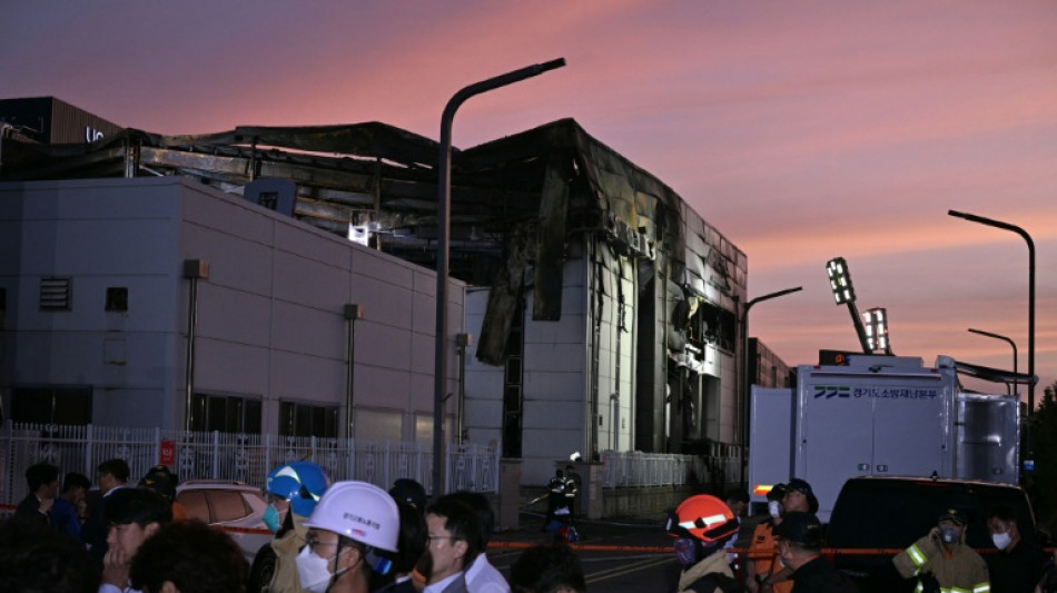 Inc&ecirc;ndio em f&aacute;brica de baterias deixa 22 mortos na Coreia do Sul