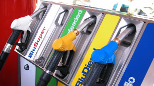 Staffetta, prezzi benzina in rialzo, self supera 1,7 euro
