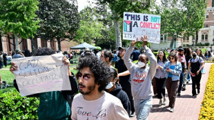 Mais de 120 detidos em universidades dos EUA por protestos pr&oacute;-palestinos