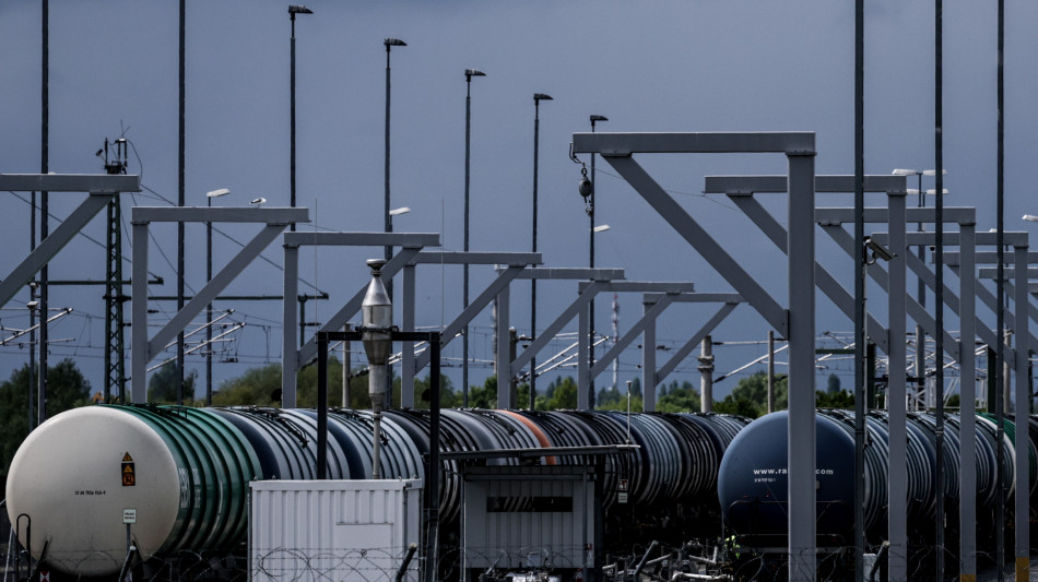 Petrolio ancora in rialzo, Wti a 86,50 dollari al barile
