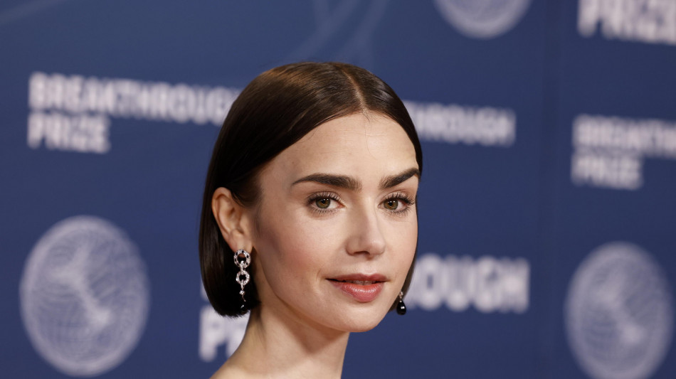 Lily Collins interpreter&agrave; Audrey Hepburn in un film su 'Colazione da Tiffany'