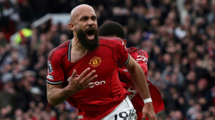 Na estreia de seu novo t&eacute;cnico, United vence City (2-0), que pode ver Arsenal disparar
