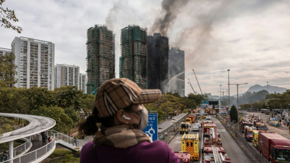A Hong Kong, au moins 75 morts et 250 disparus dans le pire incendie depuis des d&eacute;cennies