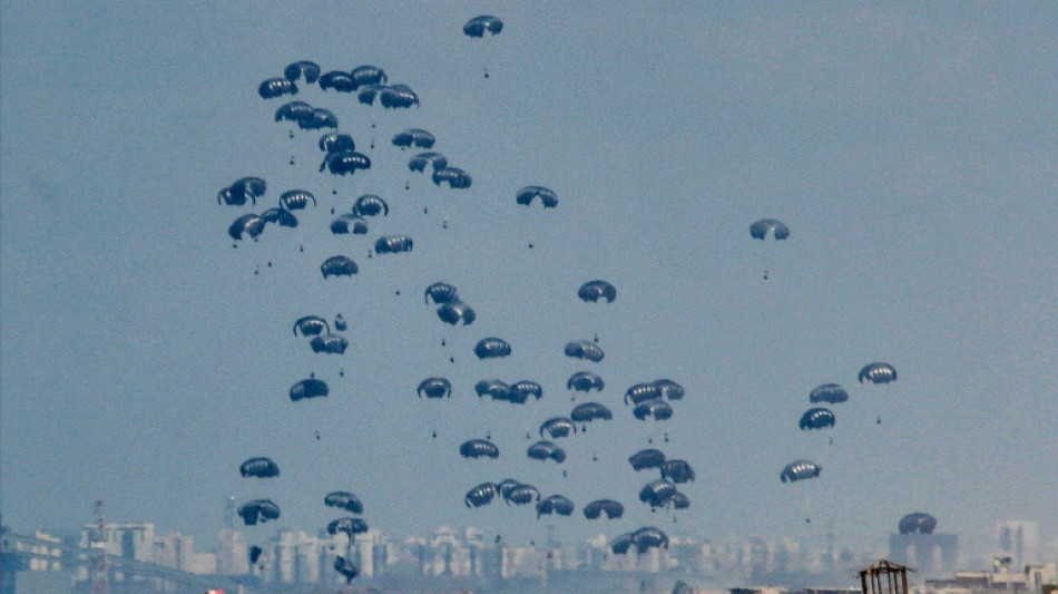 Zw&ouml;lf Pal&auml;stinenser ertrinken nach Abwurf von Hilfsg&uuml;tern &uuml;ber dem Meer