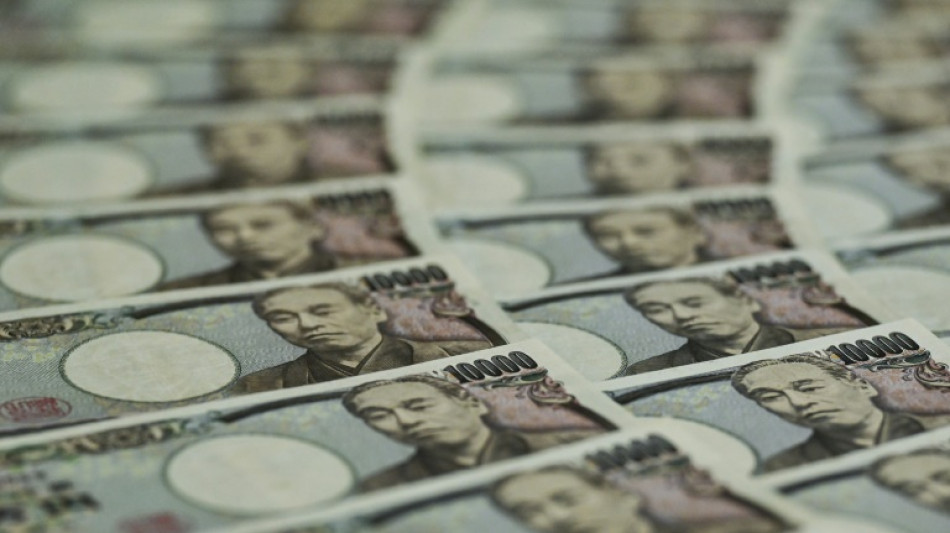 US stocks surge while yen gains amid rumored government intervention