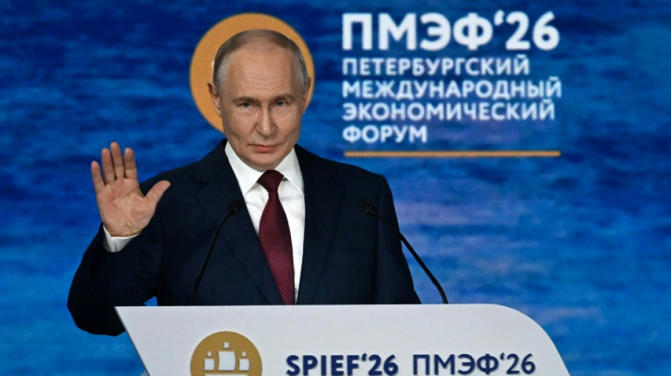 Au "Davos russe", Poutine minimise les difficult&eacute;s &eacute;conomiques de son pays