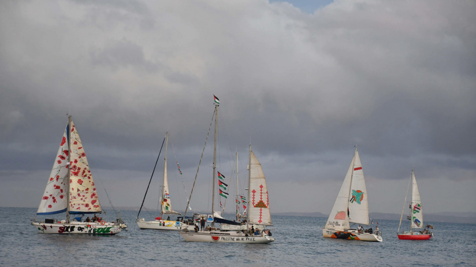 Attivisti, italiani della flottiglia in viaggio per Cisgiordania