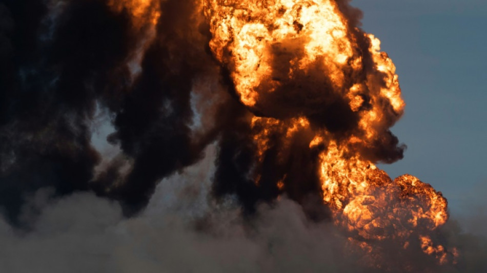 Cuba: lutte sans r&eacute;pit pour contenir l'incendie du d&eacute;p&ocirc;t p&eacute;trolier