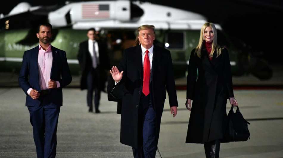 Cl&atilde; Trump come&ccedil;a a depor em julgamento que amea&ccedil;a seu imp&eacute;rio