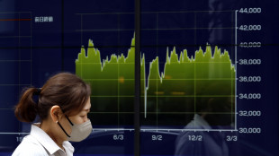 Borsa: l'Asia scivola con l'avvio dei dazi Usa, Tokyo -1,8%