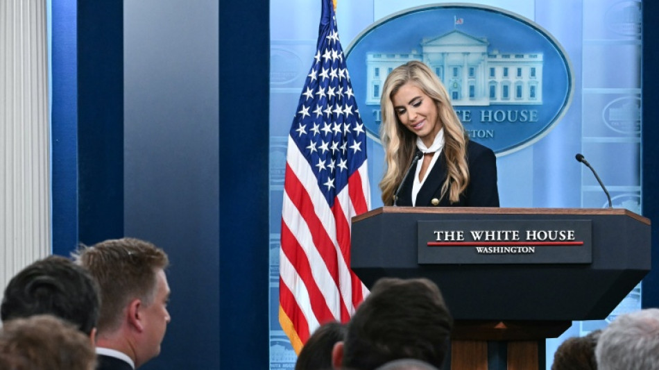 Nueva jefa de prensa de Trump minimiza el potencial de China porque carece de "ba&ntilde;os adecuados"