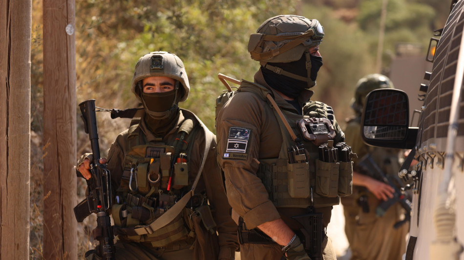 Idf evacua avamposto in Cisgiordania, scontri con i coloni