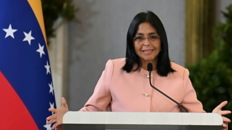 Trump amea&ccedil;a nova l&iacute;der da Venezuela, que tem apoio de militares
