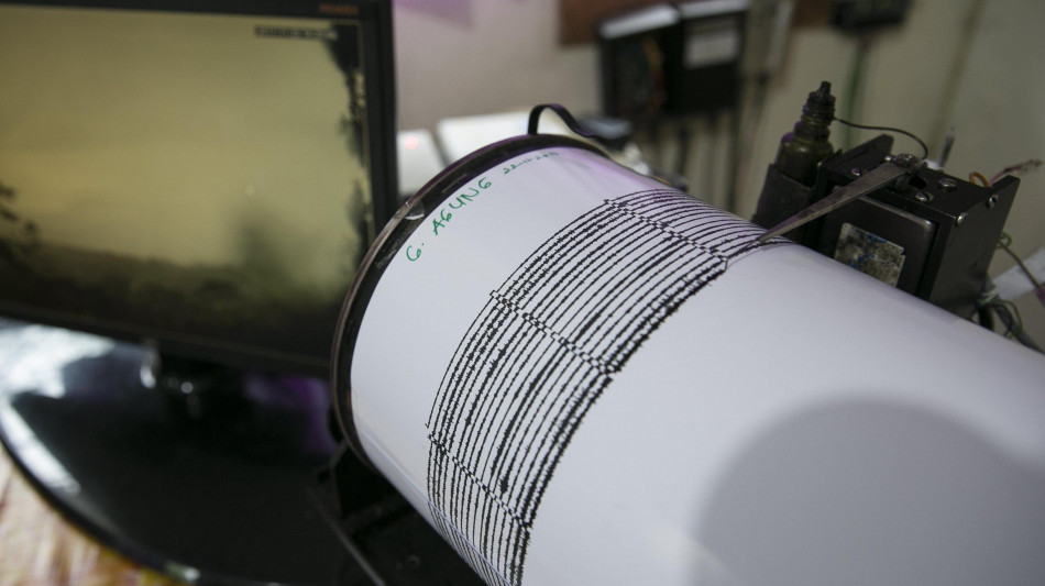 Terremoto 7.6 al largo del Giappone, allerta tsunami