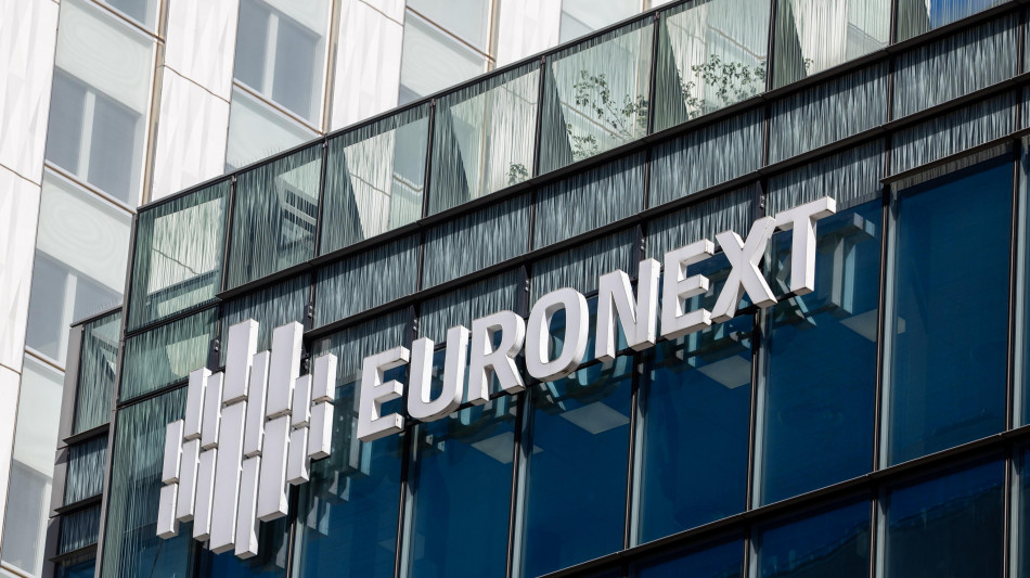 Borsa: Milano riduce il calo (-0,2%), corre Leonardo