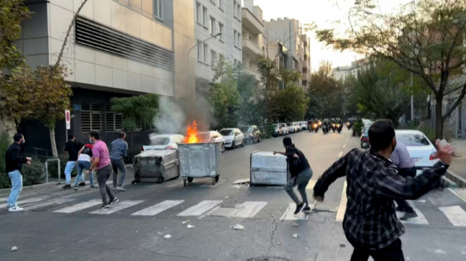 Crecen las protestas en Ir&aacute;n por la muerte de una mujer