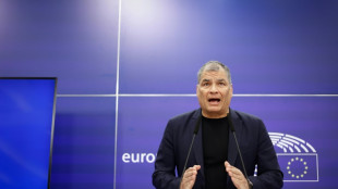 Una ministra de Ecuador demanda a Correa por "traici&oacute;n" y pide suspender sus redes sociales