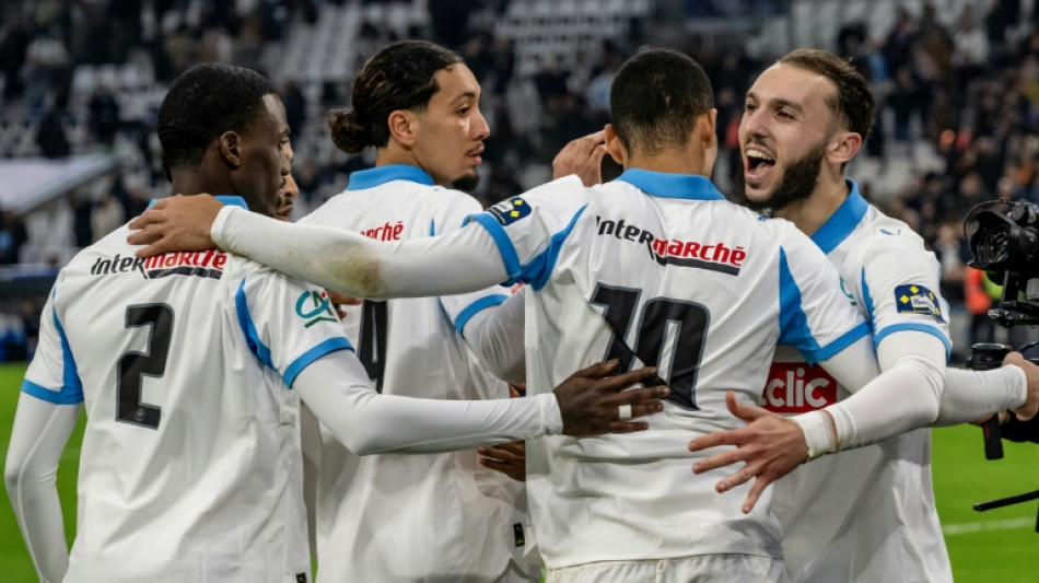 Olympique de Marselha vence Rennes (3-0), alivia crise e vai &agrave;s quartas da Copa da Fran&ccedil;a