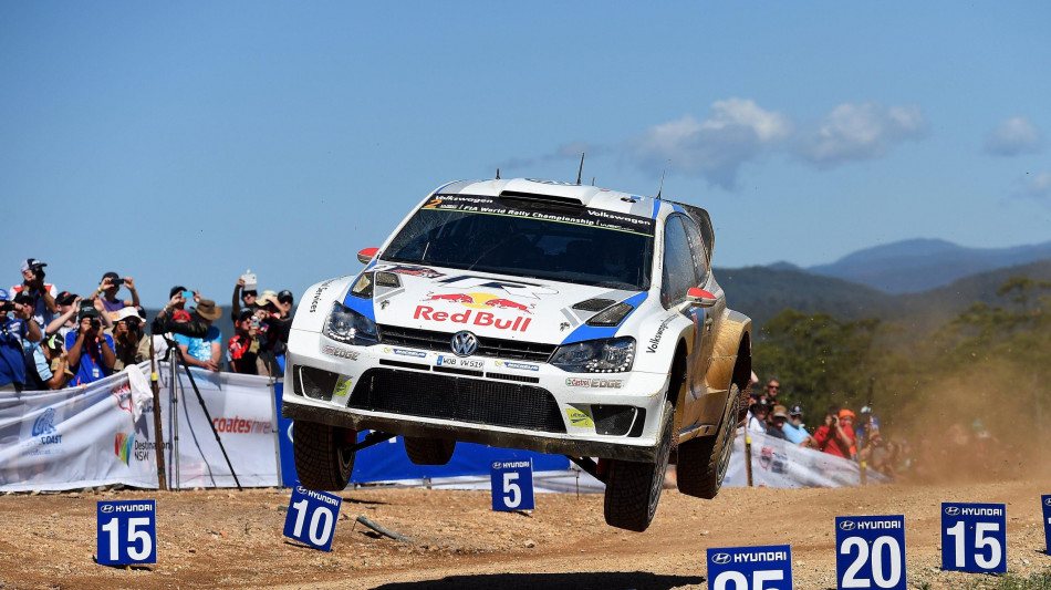 In Australia auto sfonda recinzione durante un rally, 13 feriti