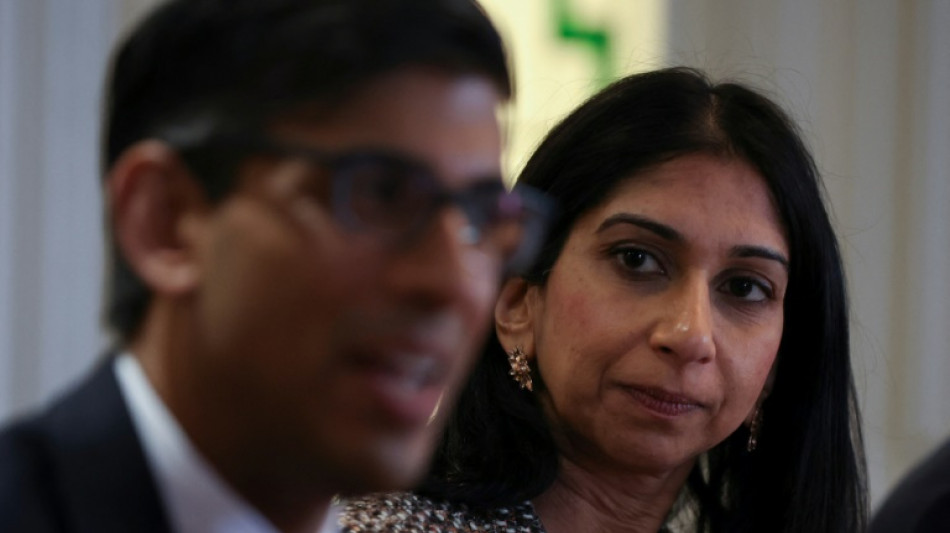 La ministra brit&aacute;nica de Interior elude una investigaci&oacute;n por presunto trato de favor