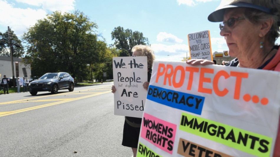 Ils ont un rencard hebdomadaire : manifester contre Trump  