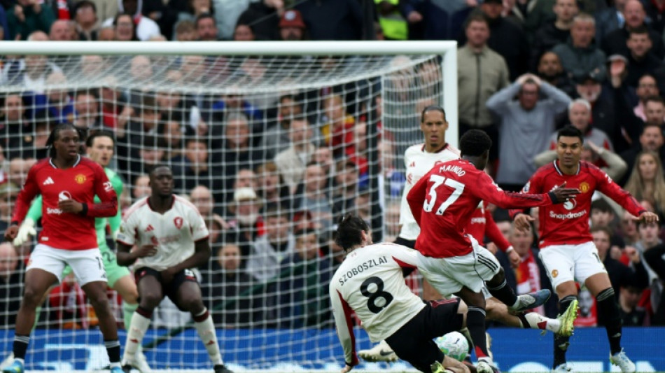 Man Utd beat Liverpool to secure Champions League place