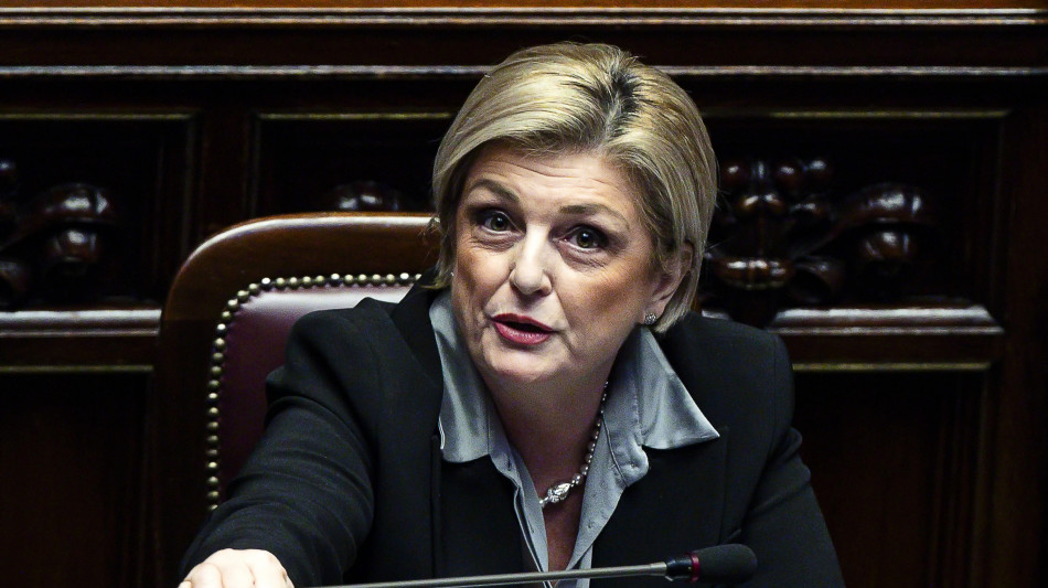 Indagine pm su laurea ministra Calderone dopo esposto