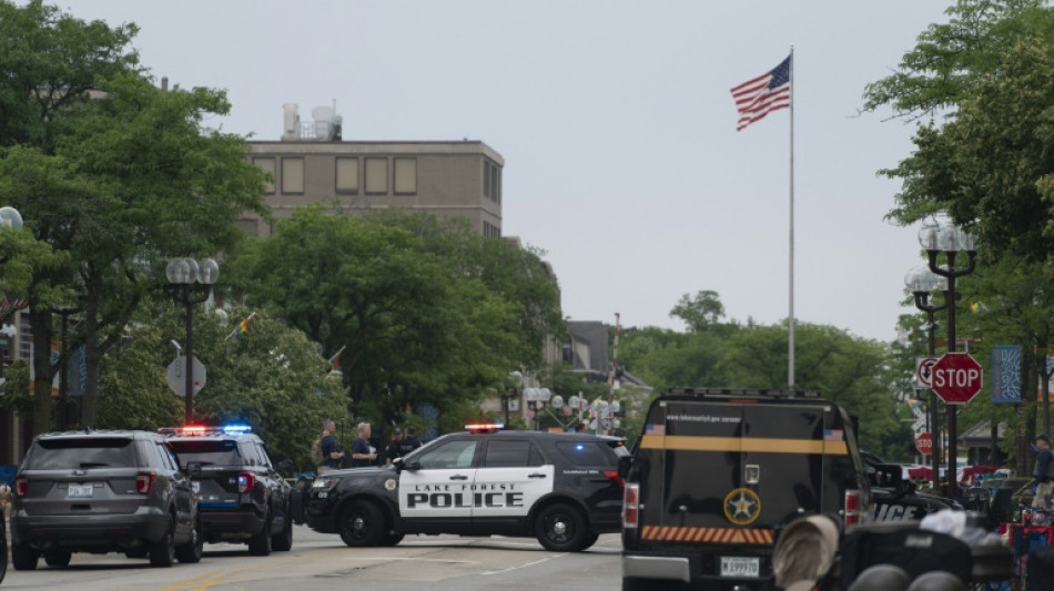 USA: vaste traque pour arr&ecirc;ter un tireur qui a fait 6 morts lors d'un d&eacute;fil&eacute; du 4-Juillet