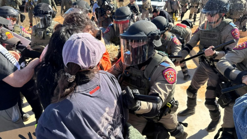 Dispersada con gas una protesta por la detenci&oacute;n de un ni&ntilde;o migrante en EEUU