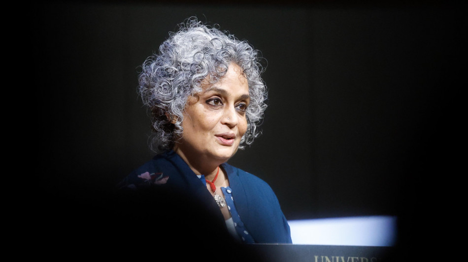 Arundhati Roy rinuncia alla Berlinale dopo i commenti di Wenders su Gaza