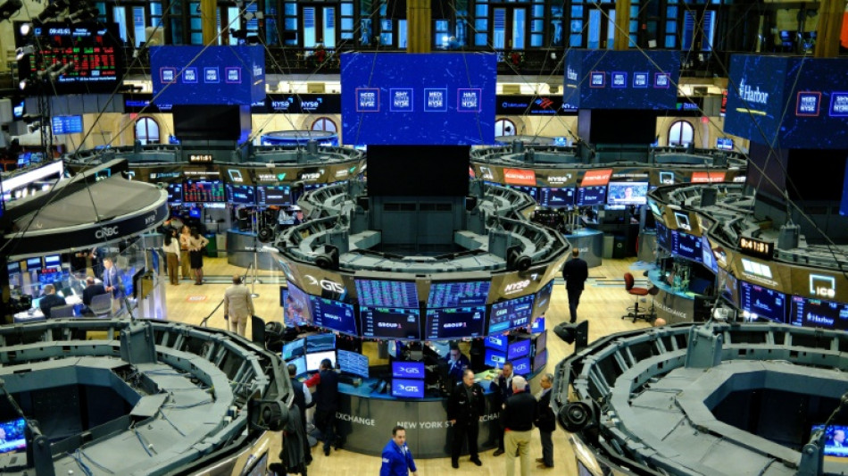 Wall Street termine en hausse, dig&egrave;re une s&eacute;rie de bonnes nouvelles