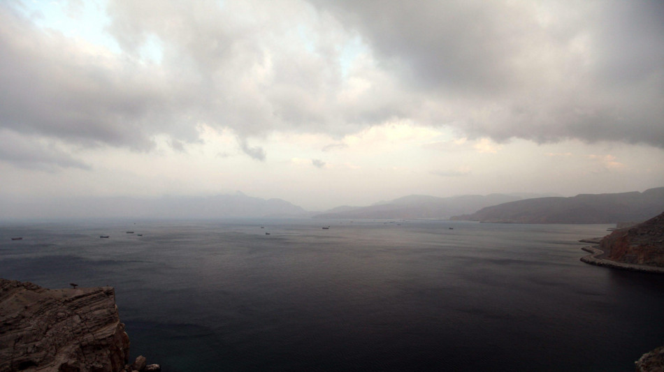 Iran, 'Hormuz &egrave; chiuso, colpiremo chi cerca di passare'