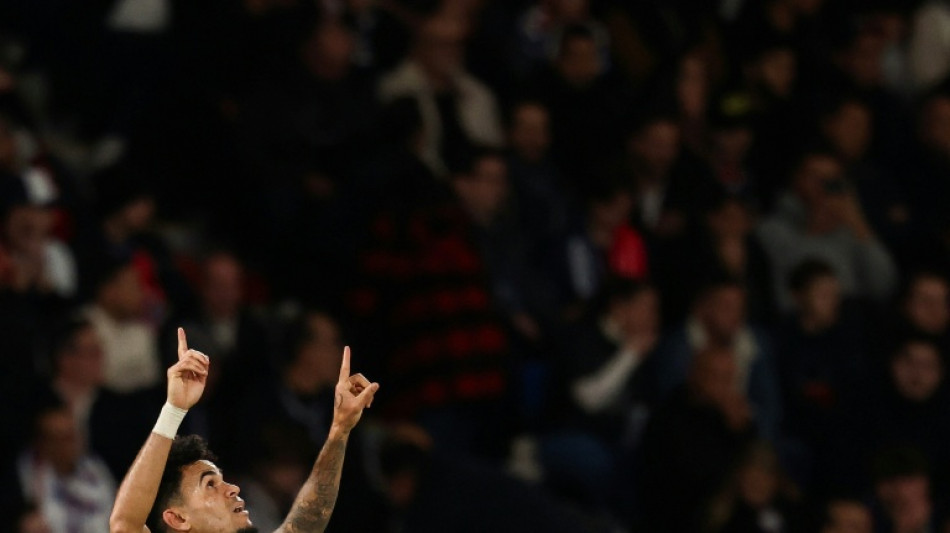 Luis Díaz faz 2, é expulso e Bayern vence PSG (2-1) na França pela Champions