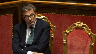 Giorgetti, banche fanno mega profitti, contribuiscano