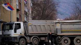 Les Serbes du Kosovo vont commencer &agrave; lever leurs barricades
