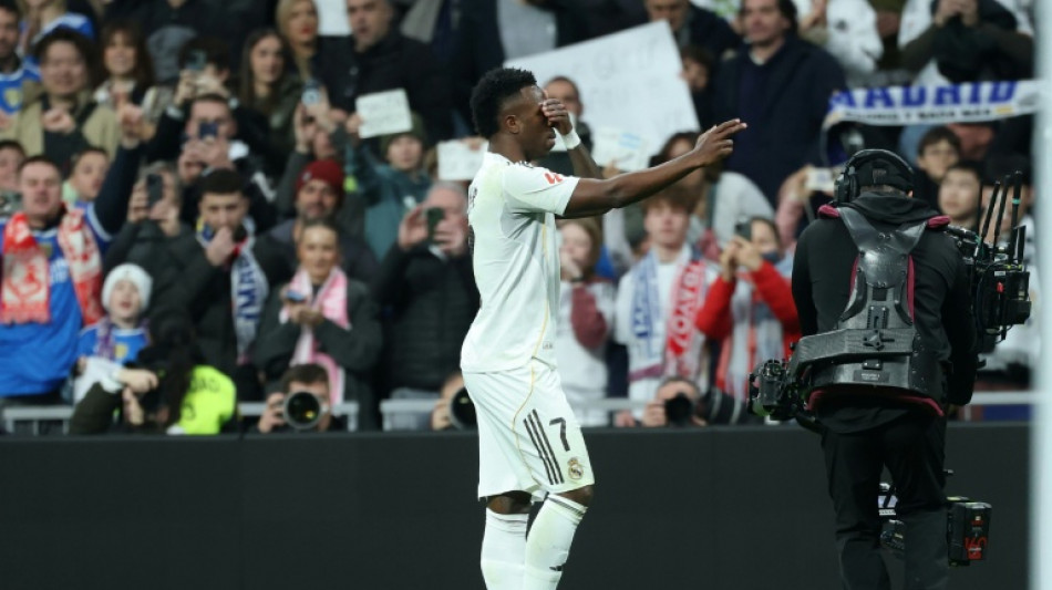 Com gola&ccedil;o de Vini, Real Madrid sofre, mas vence Rayo Vallecano no Espanhol
