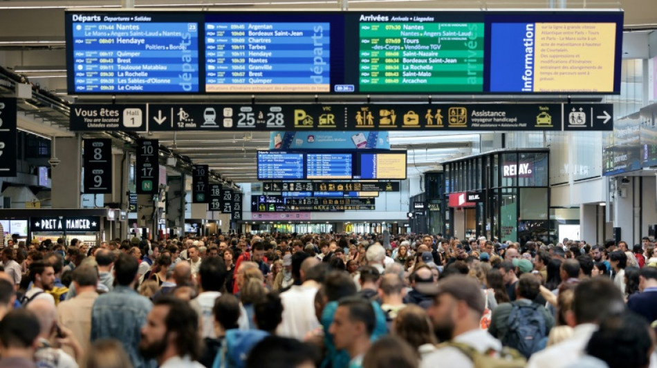 Companhia ferrovi&aacute;ria francesa denuncia 'ataque maci&ccedil;o para paralisar a rede'