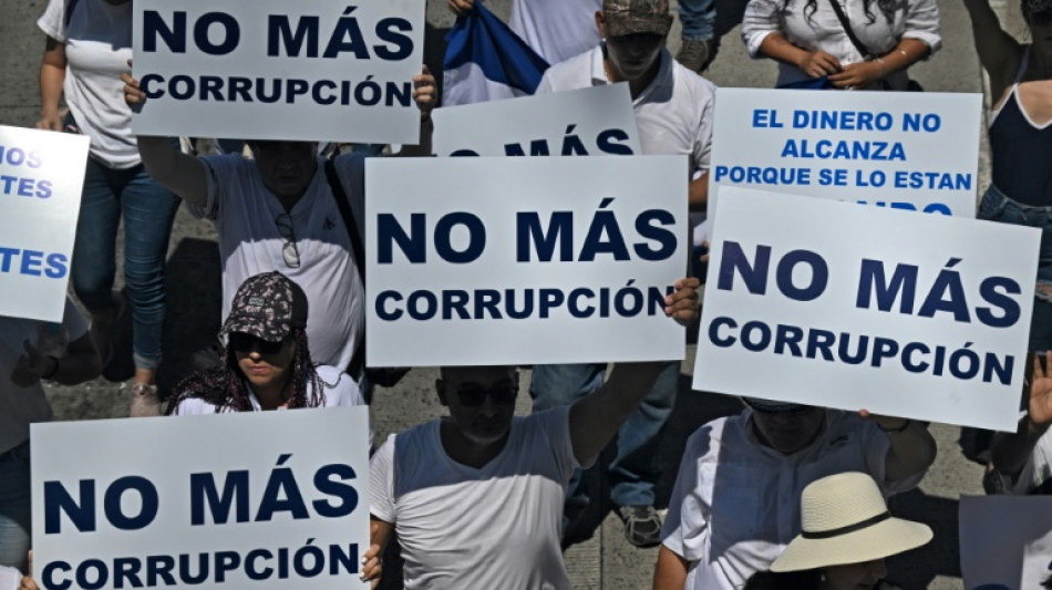 Salvador: manifestation contre le projet de r&eacute;&eacute;lection de Bukele