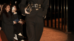 Schiaparelli mette in scena le contraddizioni femminili