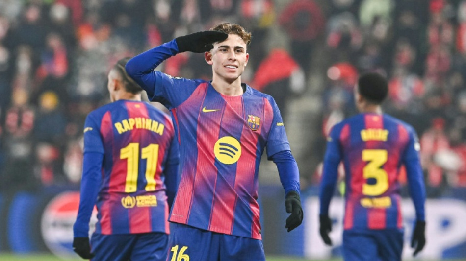 Barcelona midfielder Lopez agrees contract extension