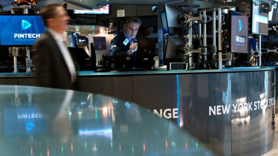Wall Street ouvre en baisse, toujours inqui&egrave;te pour l'&eacute;conomie am&eacute;ricaine