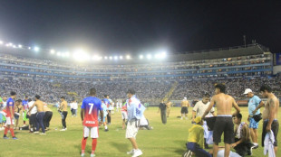 Sobreventa de entradas y frustraci&oacute;n de los hinchas, causas de la tragedia en estadio en El Salvador